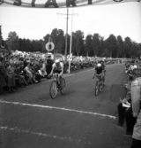 Badelunda sn, Anundshög.
Cykeltävling. Anundsloppet, 1947.