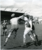 Västerås.
Fotboll på Arosvallen, VIK - okänt lag. 1946.