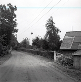 Ballong som sändes upp för att markera att ett eventuellt bygge störde omgivningen ( troligen vattentornet ).