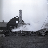 Jonssons gård i Kalleguta brinner 1955.