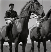 Petrus Kastenman (t.v), rider remonter på Ottenby.