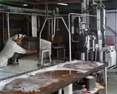 Konfektyravdelningen på Ahlgrens Tekniska fabrik i Gävle.