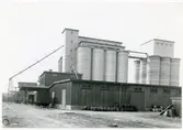 Västerås, Munkängen.
Arosbygdens silos-magasin vid gamla hamnen, Västerås. 1950-talet.