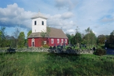Kyrkan och kyrkogårdsmuren, från SV  Roasjö