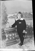 Ateljéporträtt - barn till Fridolf Bergström från Hargshamn, Hargs socken, Uppland 1921