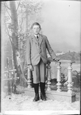 Ateljéporträtt - son till Rickhard Andersson från Skäfthammar socken, Uppland 1921