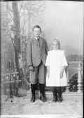 Ateljéporträtt - barn till Rickhard Andersson från Skäfthammar socken, Uppland 1921