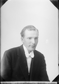Ateljéporträtt - Gustaf Hessel från Balingsta socken, Uppland 1921