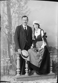 Ateljéporträtt - Selma och F. O. Karlsson från Öregrund, Uppland 1921