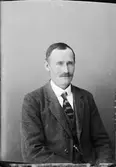 Ateljéporträtt - F. O. Karlsson från Öregrund, Uppland 1921