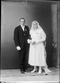 Brudparet Eriksson från Hargs socken, Uppland 1921
