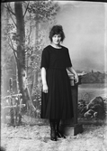 Ateljéporträtt - Martha Rosman från Gimo, Skäfthammar socken, Uppland 1921