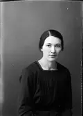 Ateljéporträtt - Astrid Sporron från Forsmark, Uppland 1921