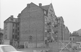 Hus vid byggarbetsplats, 1970