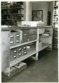 Västerås, Stora gatan 42.
Arbetarinstitutets bibliotek (senare Stadsbiblioteket) i Brogården. 1954.