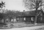 Lantgård i Hageryd, Släp, vid Särövägen nära avtagsvägen till Malevik. Bostadshuset sett från trädgårdssidan. (Se även bildnr G8554)
