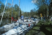Gästande segelbåtar i hamnen på Båtens dag, 1995