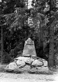 Milsten vid Laxåvägen i Ramundeboda, 1980