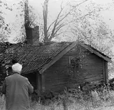 Förfallen stuga i Bärsta i Stora Mellösa, 1980-tal