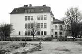Nisbethska skolan, tidigare flickskolan, senare säte för  högskolans humanistiska utbildningar.