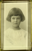 Flicka i vit klänning, 1930-tal