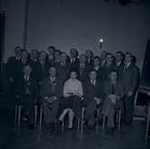 Skytteföreningens årsmöte. Namn som medföljde bild: Ingmar Ekholm. Två män i kostym.