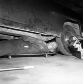 Jäktigt i bilverkstäderna. 
17 juli 1959.