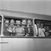 På väg till skollovskolonin på Värhulta Ö.
18 juli 1959.