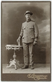 Kabinettsfotografi - ung man i uniform, Uppsala 1915