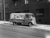 Glace-Bolaget: bilder för kundtidning, flicka med tårtor, d:o med skyltmaterial, ny bil, frysbox