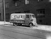 Glace-Bolaget: bilder för kundtidning, flicka med tårtor, d:o med skyltmaterial, ny bil, frysbox