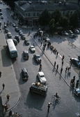 Polis dirigerar trafiken vid Järntorget, 1957