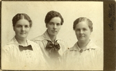 Augusta Isaksson och hennes systrar, äldre syster Anna och lillasyster Selma.