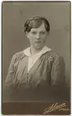 Kabinettsfotografi - Maja 17 år, Uppsala 1917