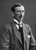Ateljéfoto, mansporträtt, beställare: Adolf Mårtensson.