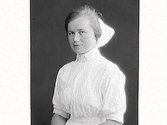 Porträtt av sjuksköterskan Alma Eliasson, Varbergs gamla lasarett.