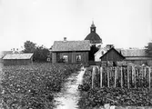 I bildens mitt stadens fattighus jämte uthus 1873-93. Tillbyggt 1894. Rivet 1916. (C.E.)