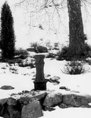 Milsten vid kyrkogård i Nora bergsförsamling, 1970-tal