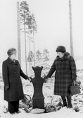 Damer vid milsten mellan Hjulsjö och Järnboås, 1970-tal