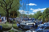 Vy över båtar och besökare i gästhamnen, båtens dag 1997