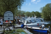 Vy över båtar och besökare i gästhamnen, båtens dag 1998