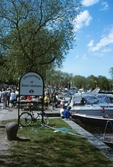 Vy över båtar och besökare i gästhamnen, båtens dag 1998