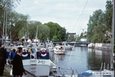 Vy över båtar och besökare i gästhamnen, båtens dag 1999