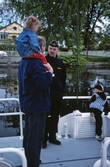 Besökare ombord polisbåten Gripen, båtens dag 1999