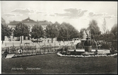 Västerås, Stadsparken. 
Vy över Stadsparken mot Rådhuset. 1920-talet.