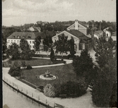 Västerås, Stadsparken. 
Vy över Stadsparken mot Slottsgatan.