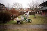 ÖBO-personal på flakmoped i Vivalla, 1991