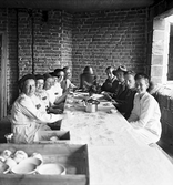 Arbetare vid taklagsfesten, 1948-06-03