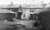 Gårdsinteriör från Drottninggatan 66, ca 1900