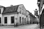 Hörnet av Stora Torget och Smedjegatan strax före rivningen november 1935, Västerås.